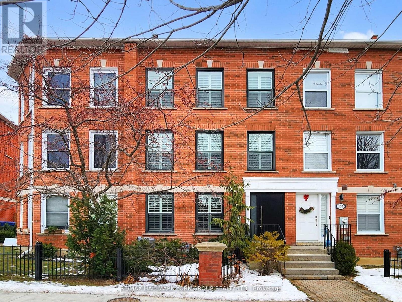 139 John West Way, Aurora, Ontario  L4G 7E3 - Photo 3 - N12838046