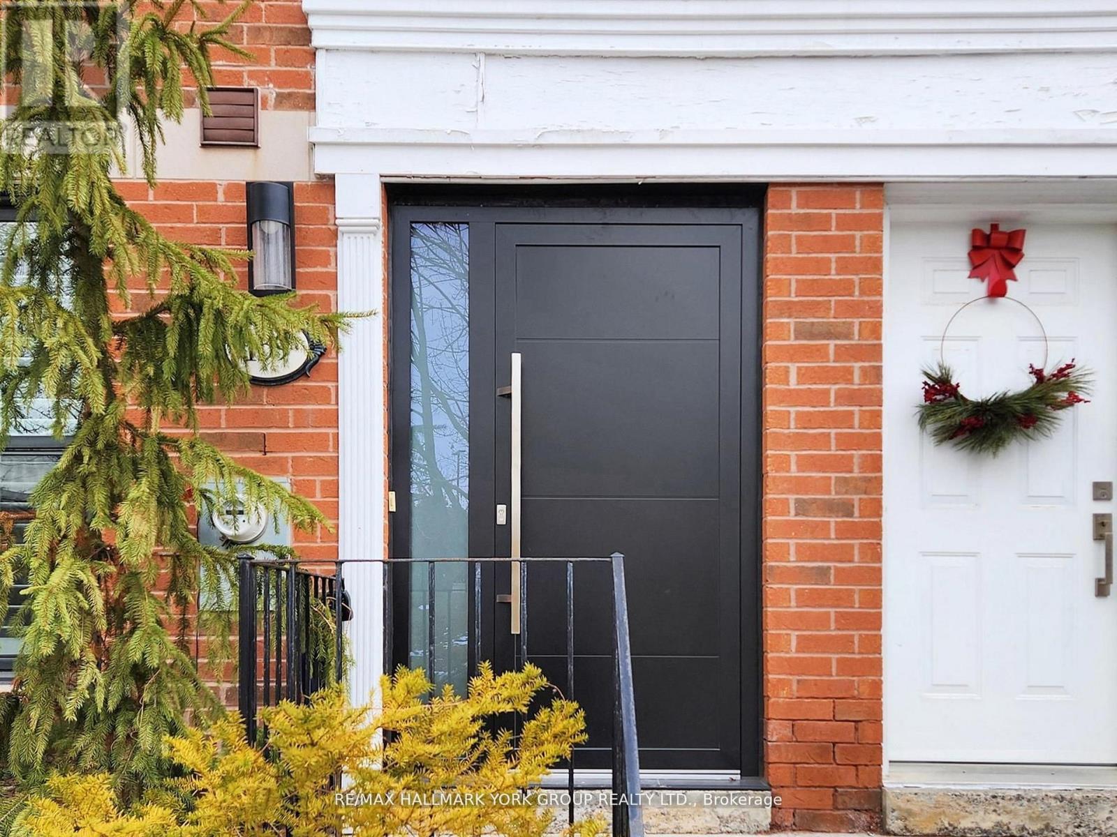 139 John West Way, Aurora, Ontario  L4G 7E3 - Photo 4 - N12838046