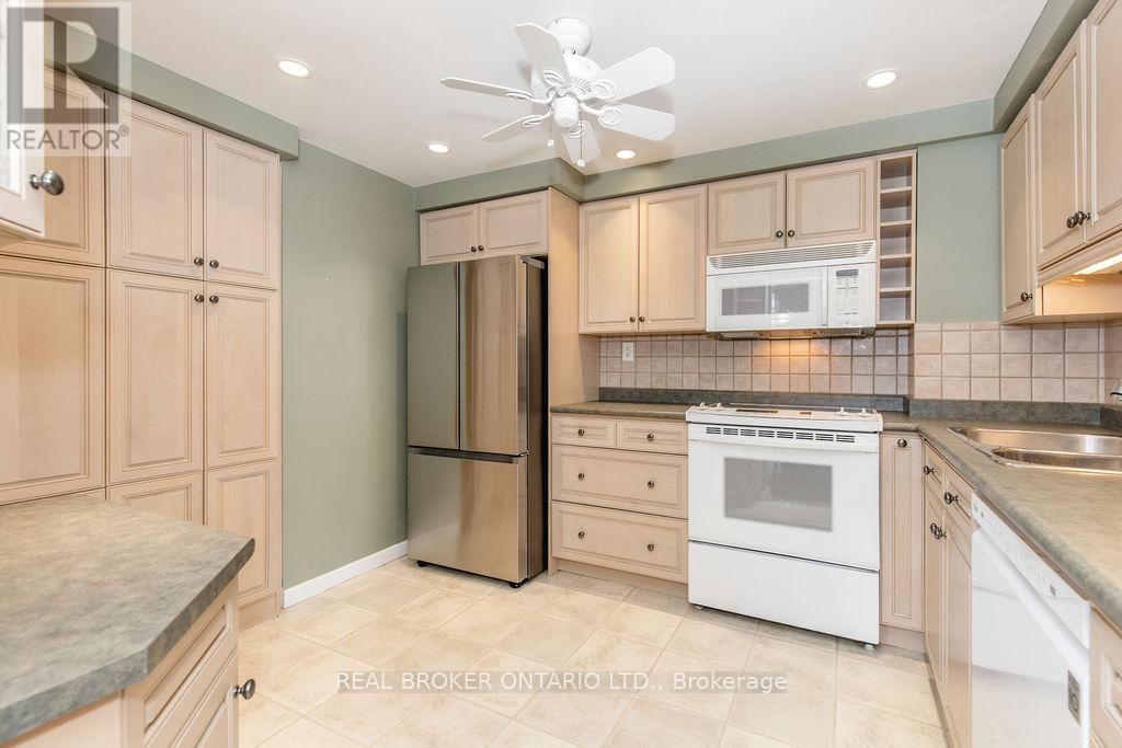 208 - 181 Collier Street, Barrie, Ontario  L4M 5L6 - Photo 22 - S12838090