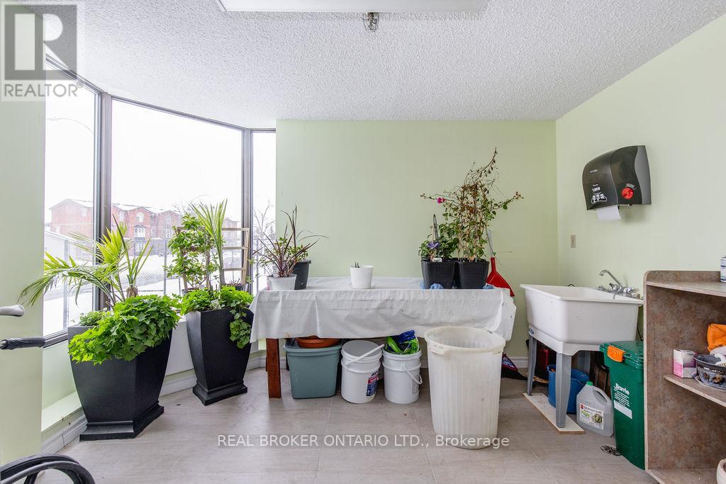 208 - 181 Collier Street, Barrie, Ontario  L4M 5L6 - Photo 47 - S12838090