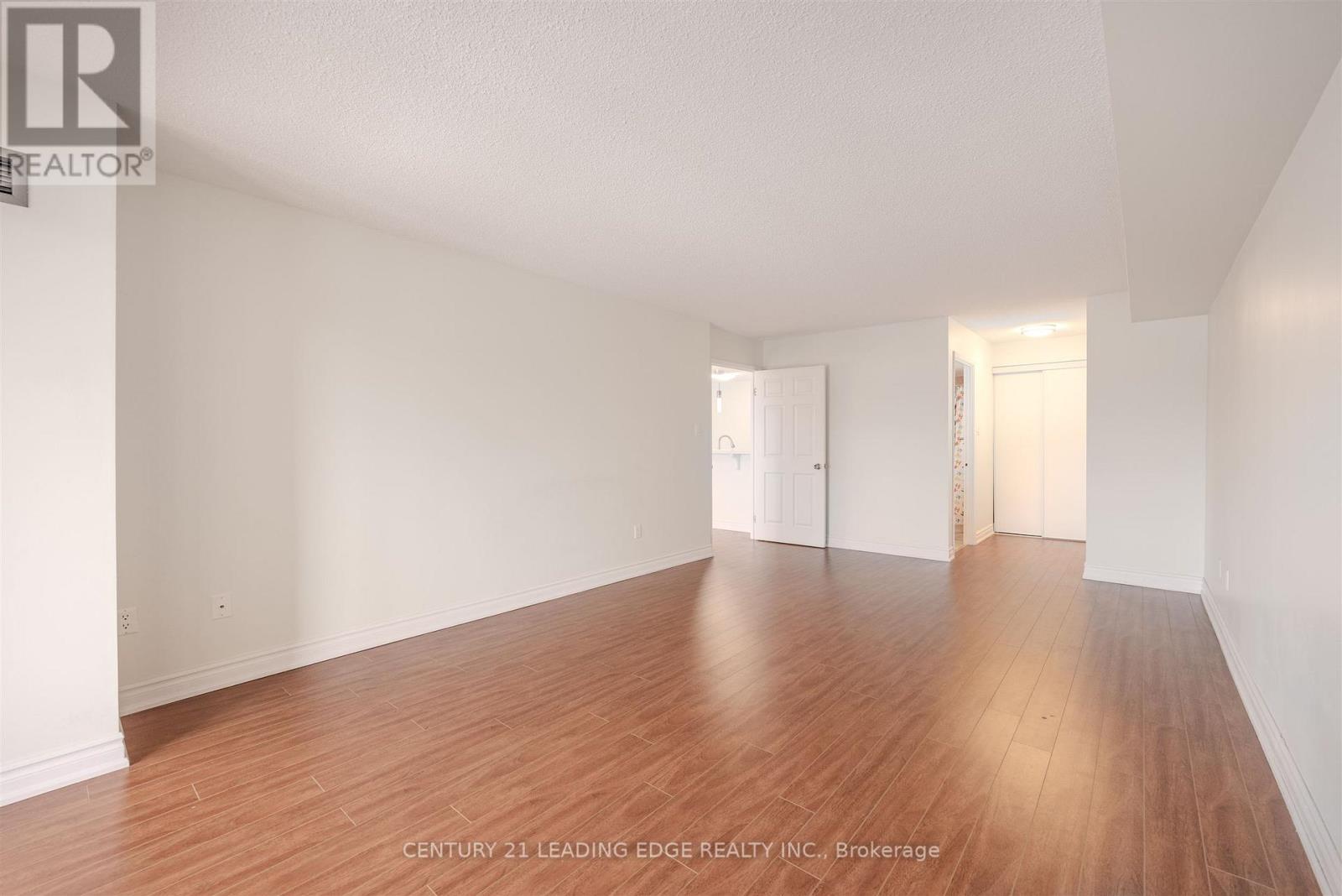 302 - 175 Cedar Avenue, Richmond Hill (Harding), Ontario  L4C 9V3 - Photo 7 - N12665352