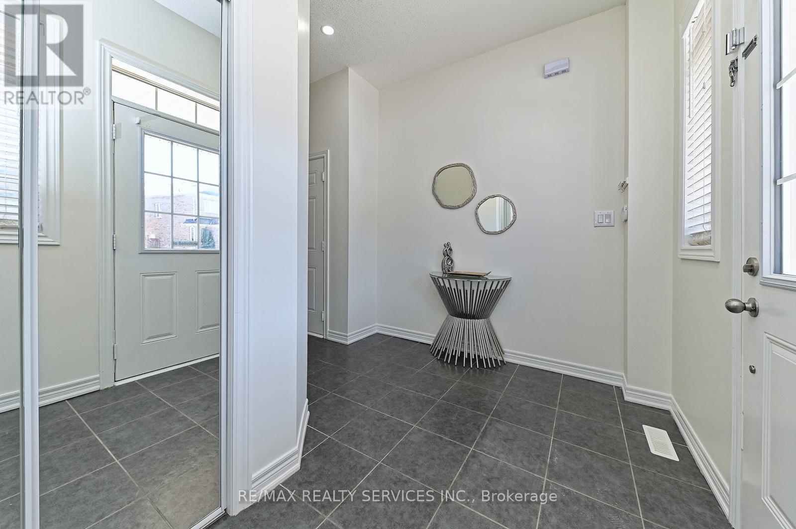 83 Kempenfelt Trail, Brampton, Ontario  L7A 0Z9 - Photo 10 - W12837964