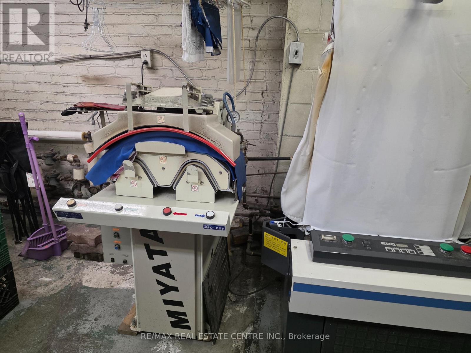 262 Jane Street, Toronto, Ontario  M6S 3Z2 - Photo 10 - W12837978