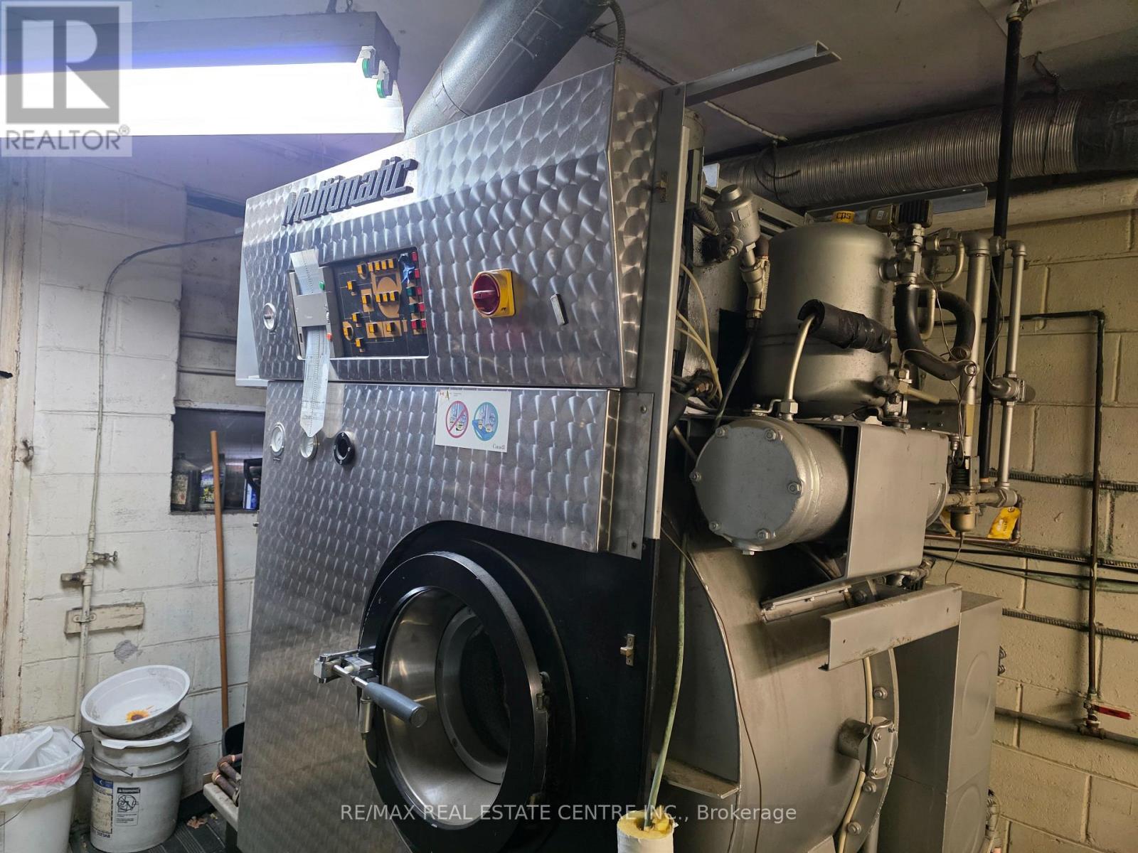 262 Jane Street, Toronto, Ontario  M6S 3Z2 - Photo 4 - W12837978