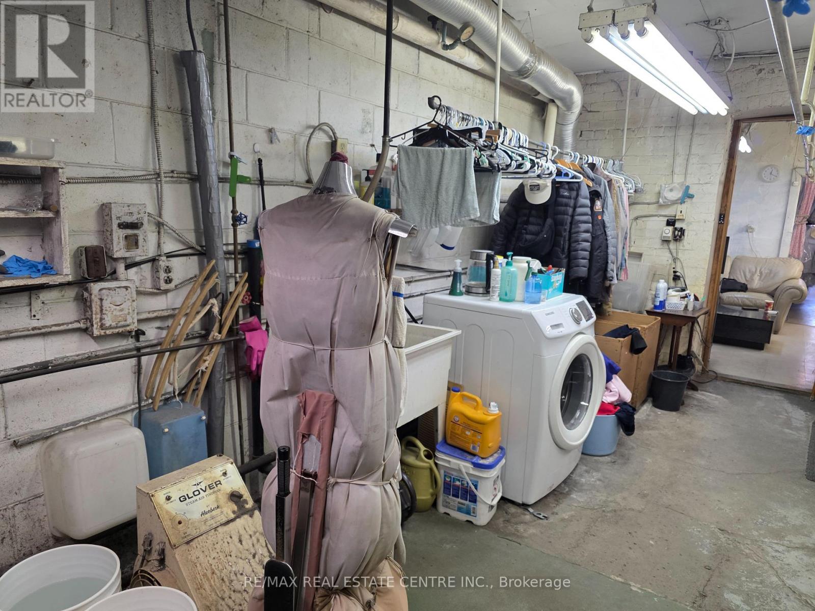 262 Jane Street, Toronto, Ontario  M6S 3Z2 - Photo 8 - W12837978