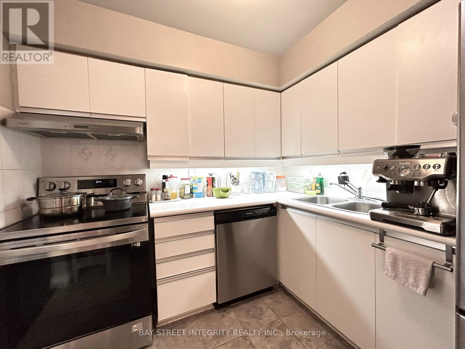 834 - 1508 Pilgrims Way, Oakville, Ontario  L6M 3H1 - Photo 8 - W12837984