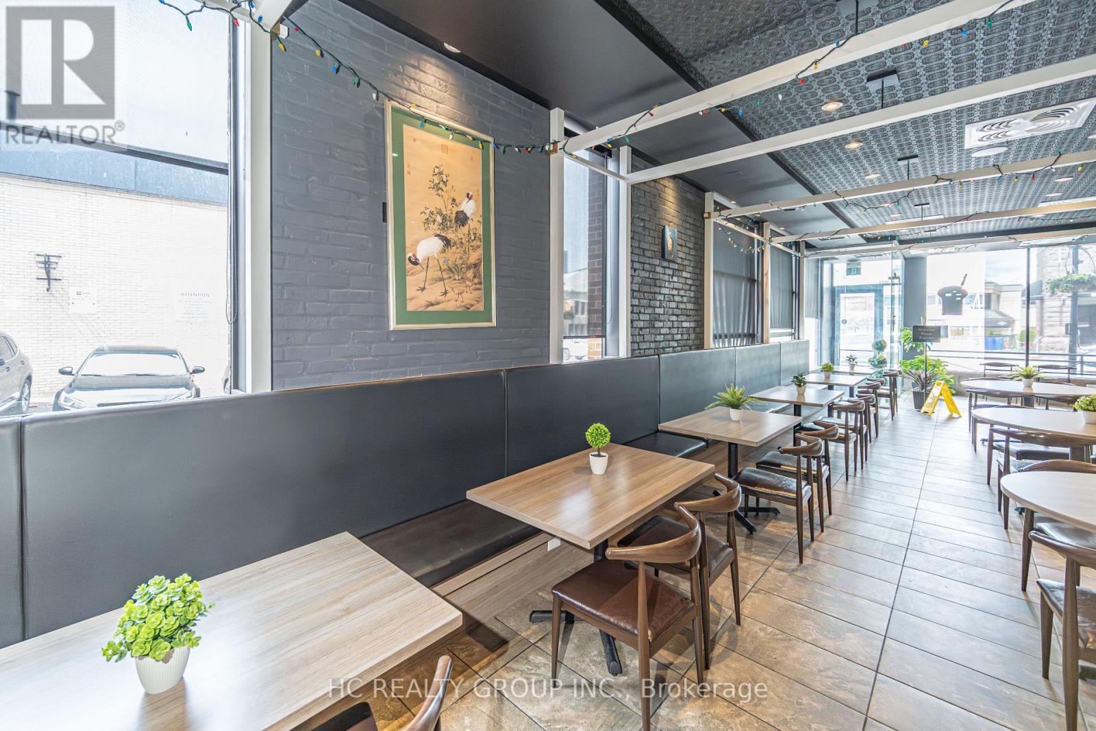 9 Queen Street E, Brampton, Ontario  L6W 2A7 - Photo 5 - W12837986