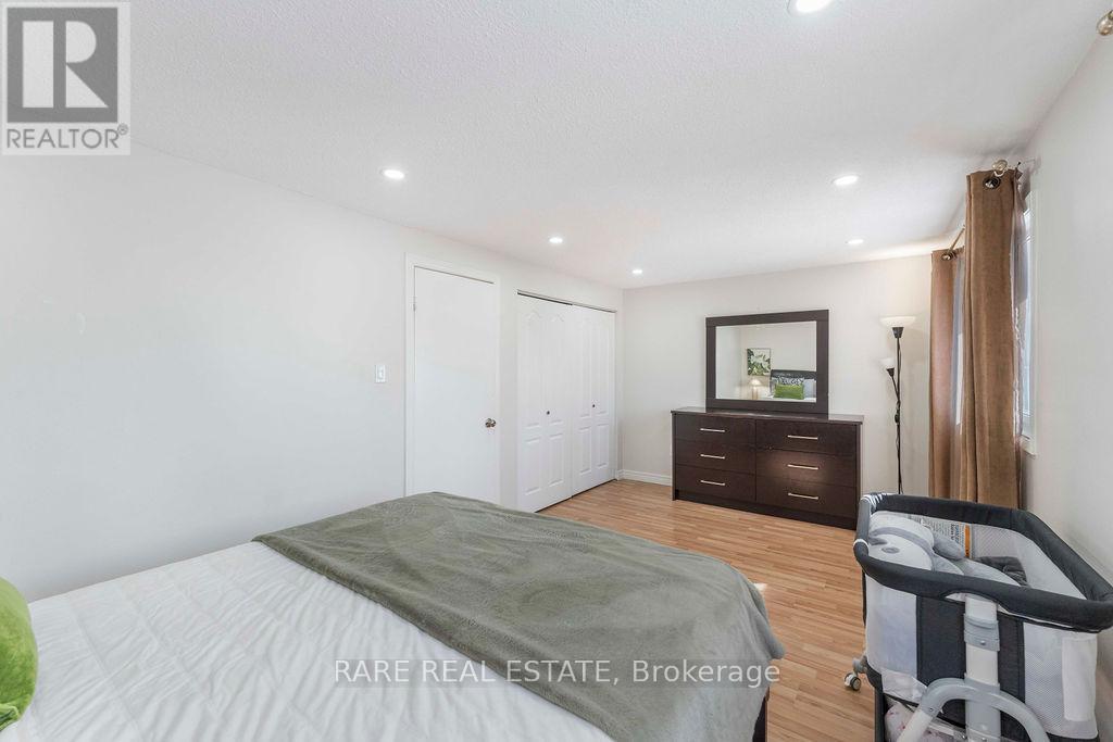 45 Fanshawe Drive, Brampton, Ontario  L6Z 1A7 - Photo 8 - W12838050