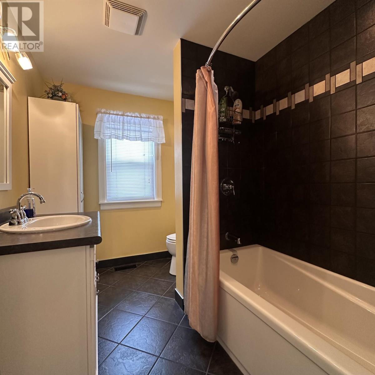 213 Alexandra Avenue, Bridgewater, Nova Scotia  B4V 1H7 - Photo 16 - 202602204