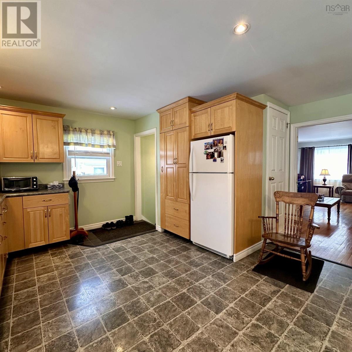 213 Alexandra Avenue, Bridgewater, Nova Scotia  B4V 1H7 - Photo 5 - 202602204