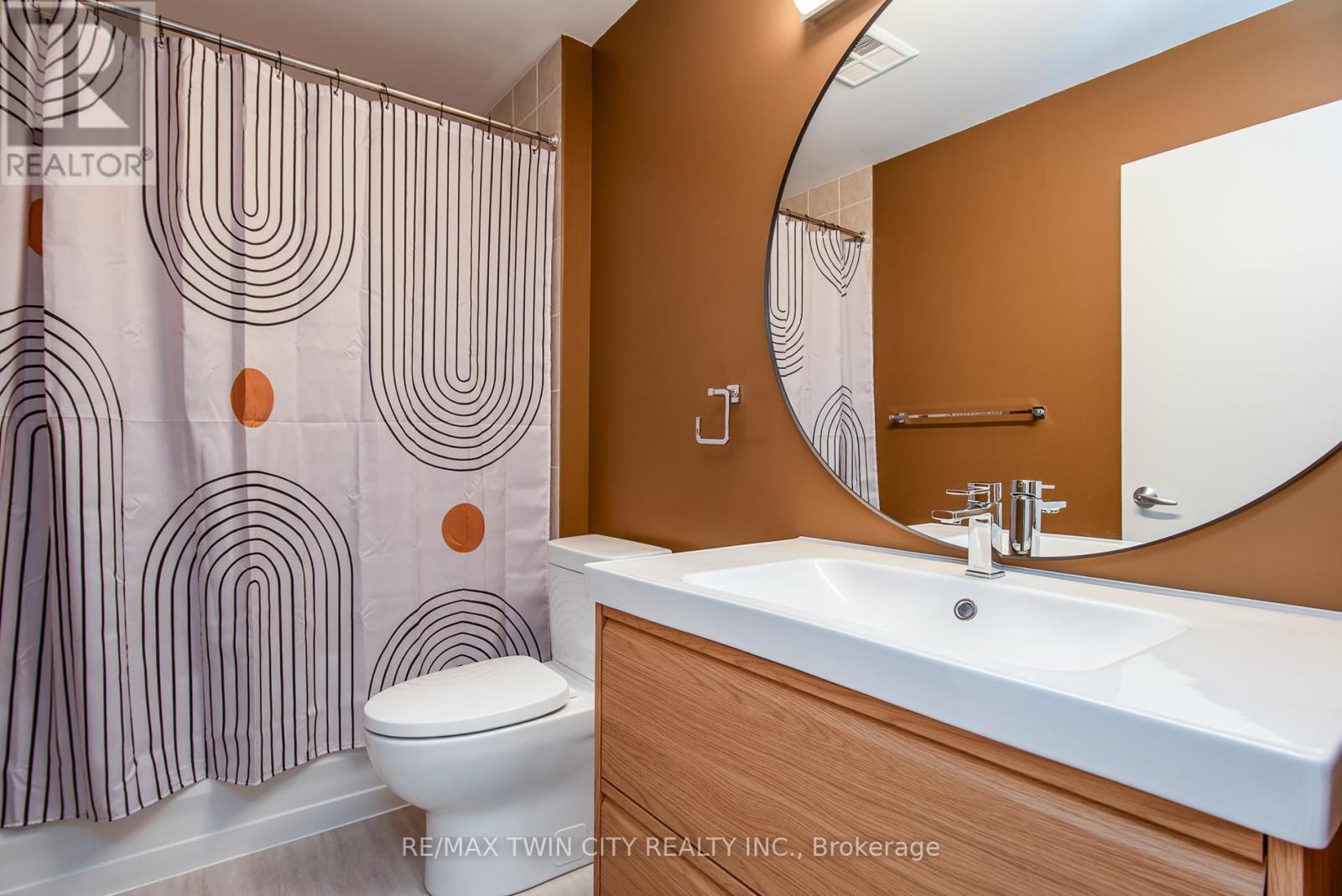 104 - 410 King Street W, Kitchener, Ontario  N2G 1C3 - Photo 11 - X12837934