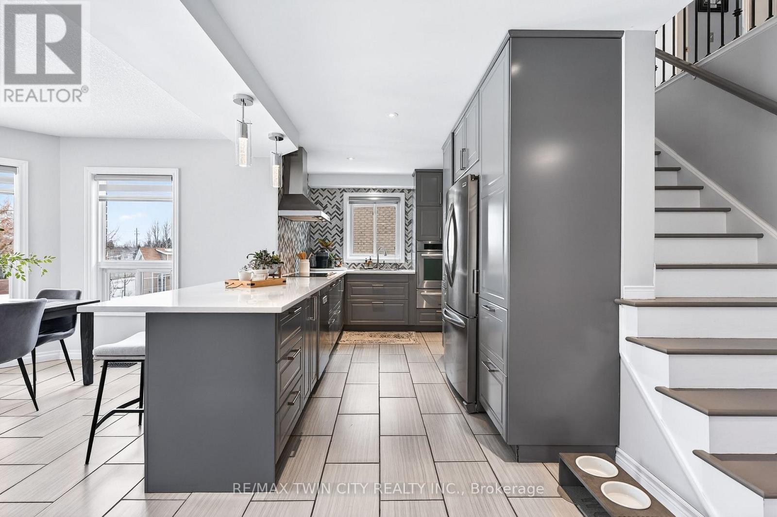 100 Hay Crescent, Cambridge, Ontario  N1P 1H7 - Photo 10 - X12837972