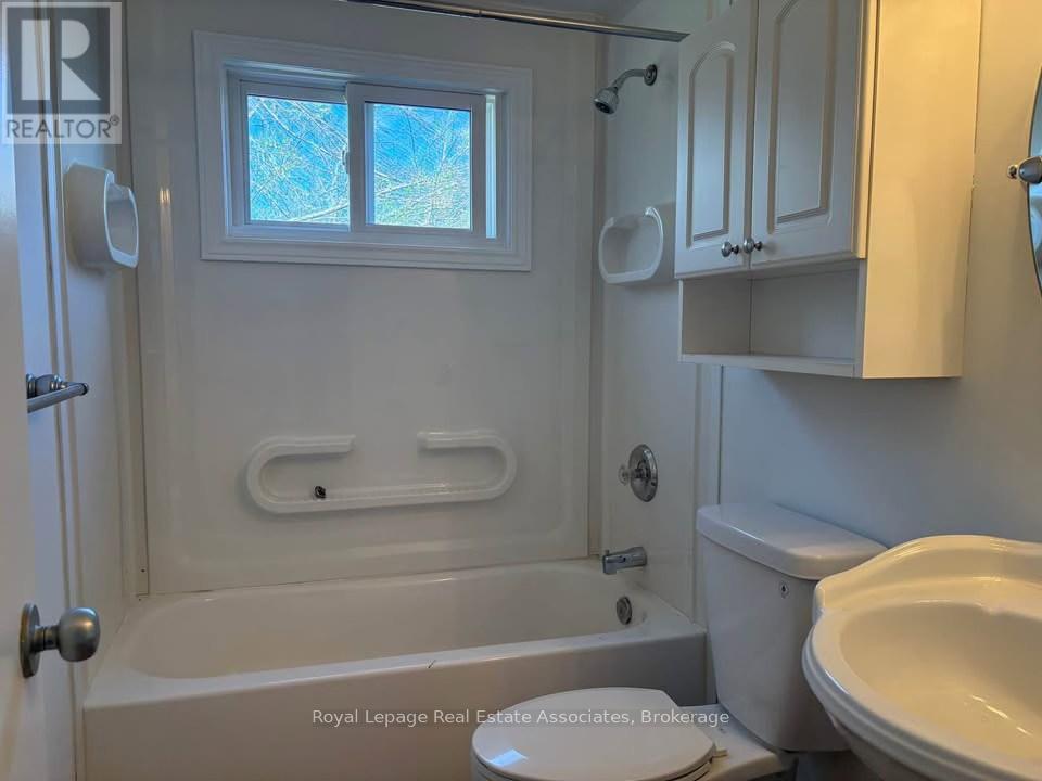 312 Pineview Gardens, Shelburne, Ontario  L9V 3A2 - Photo 7 - X12838038