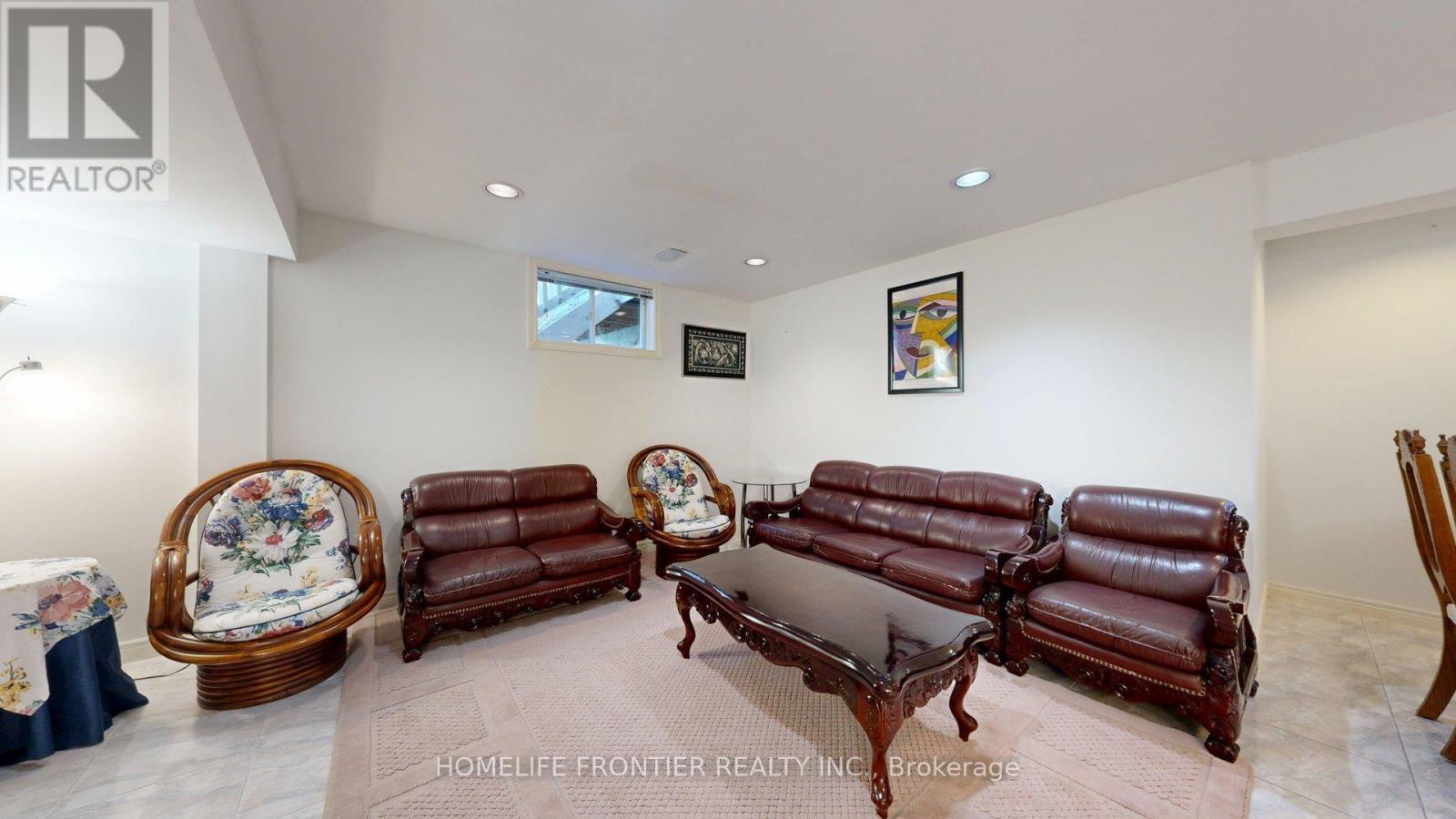 22a Avonlea Place, Richmond Hill, Ontario  L4B 3N8 - Photo 3 - N12836884