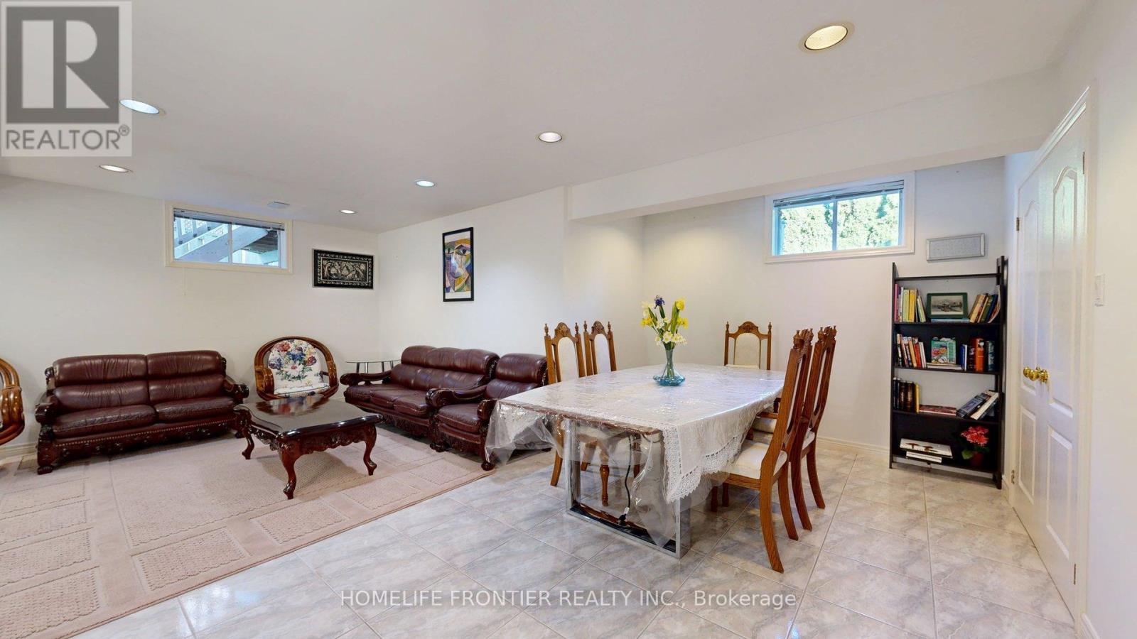 22a Avonlea Place, Richmond Hill, Ontario  L4B 3N8 - Photo 4 - N12836884