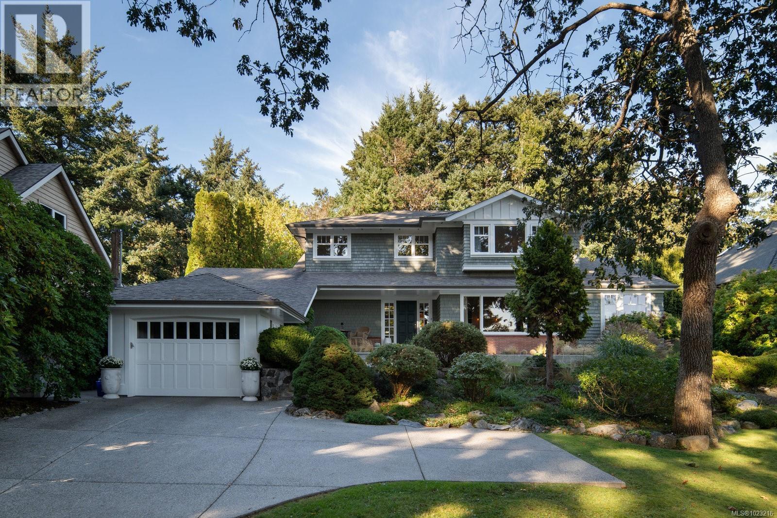 2944 Tudor Ave, Saanich, British Columbia  V8N 1M1 - Photo 2 - 1023216