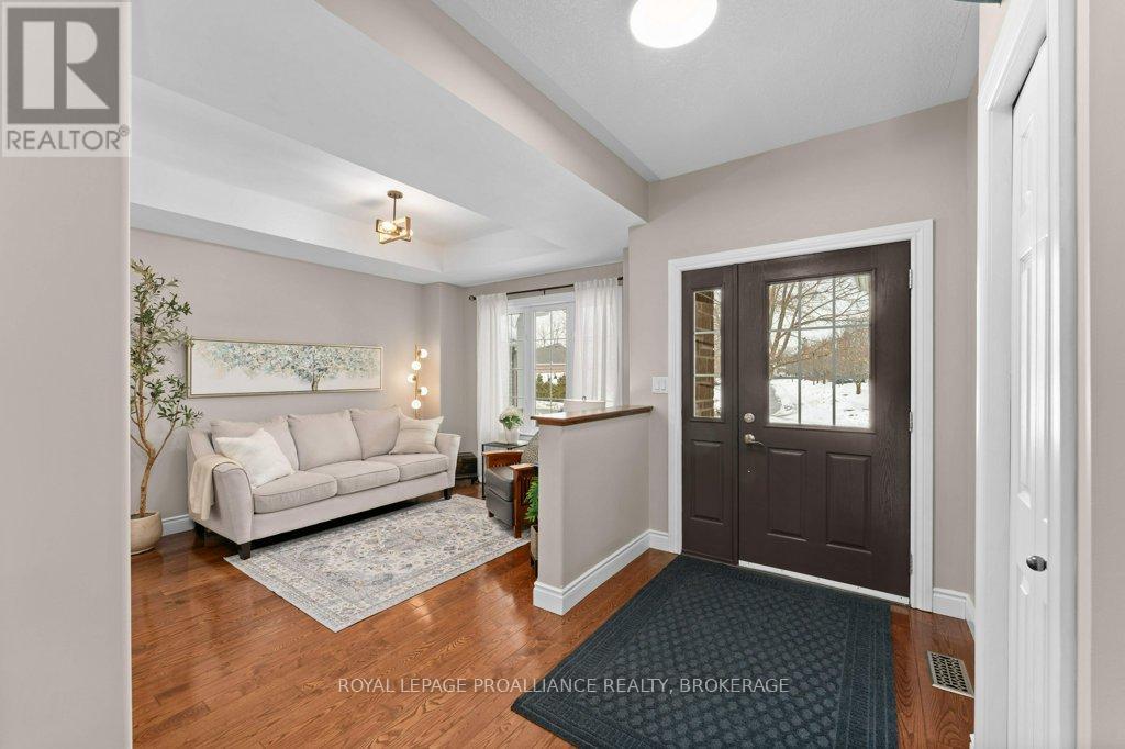 1075 Greenwood Park Drive, Kingston, Ontario K7K 7C8 - Photo 3 - X12838198