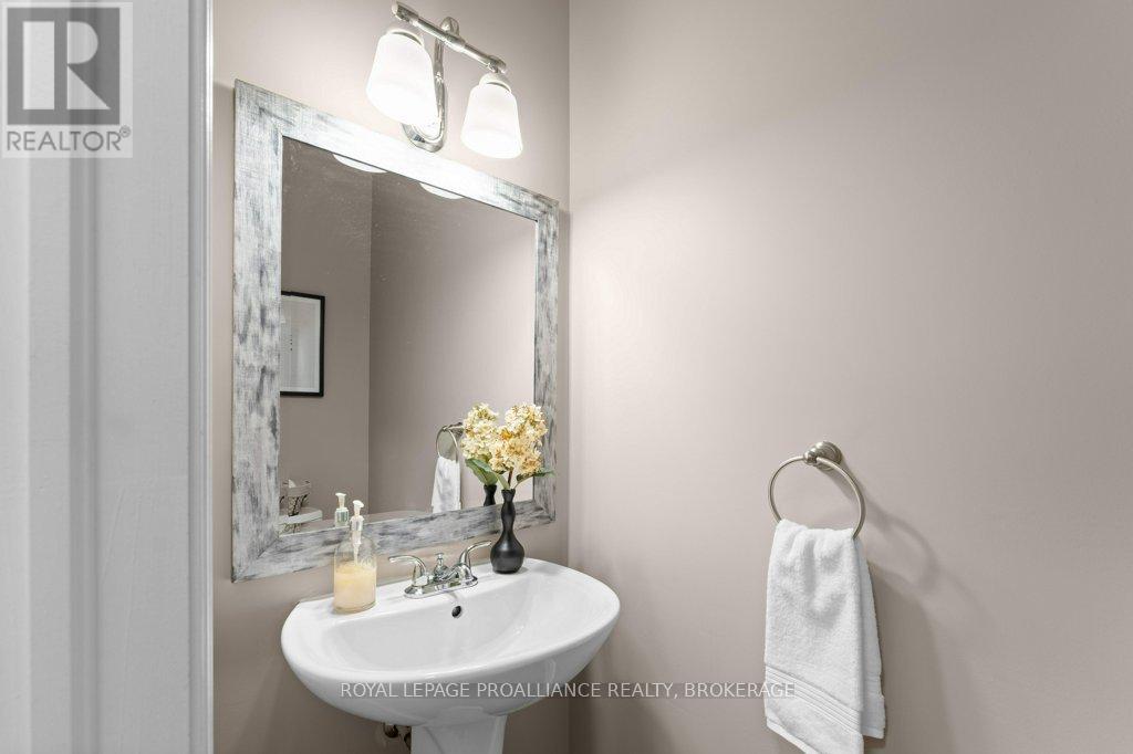 1075 Greenwood Park Drive, Kingston, Ontario K7K 7C8 - Photo 8 - X12838198