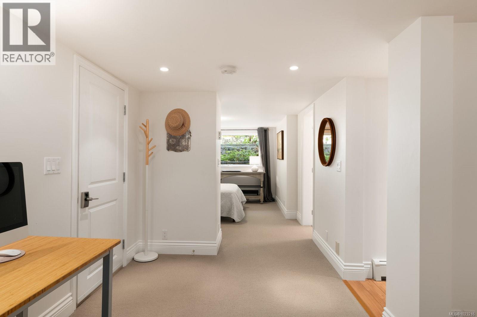 2944 Tudor Ave, Saanich, British Columbia  V8N 1M1 - Photo 38 - 1023216