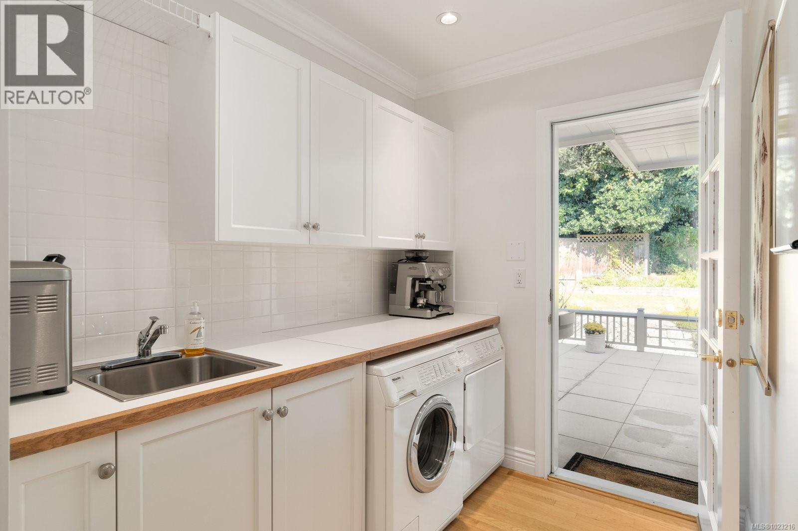 2944 Tudor Ave, Saanich, British Columbia  V8N 1M1 - Photo 22 - 1023216