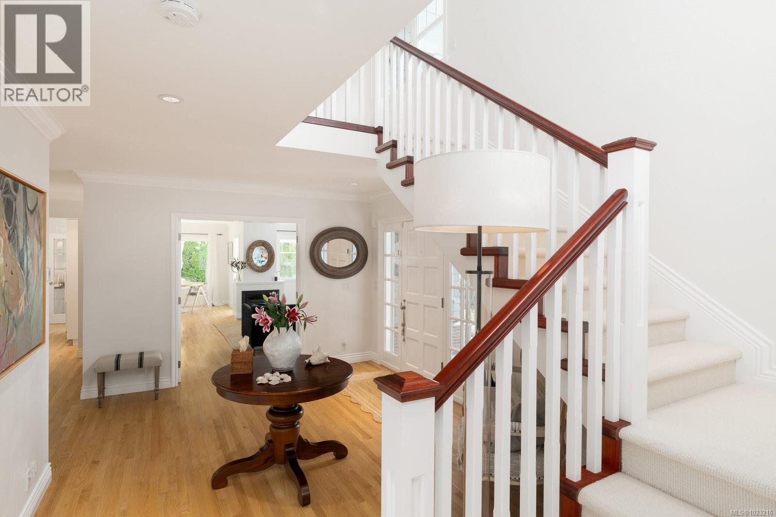 2944 Tudor Ave, Saanich, British Columbia  V8N 1M1 - Photo 25 - 1023216