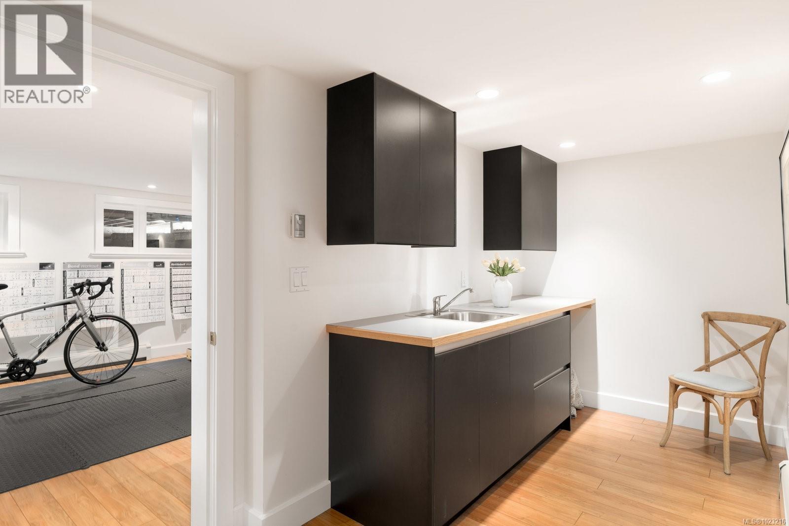 2944 Tudor Ave, Saanich, British Columbia  V8N 1M1 - Photo 42 - 1023216