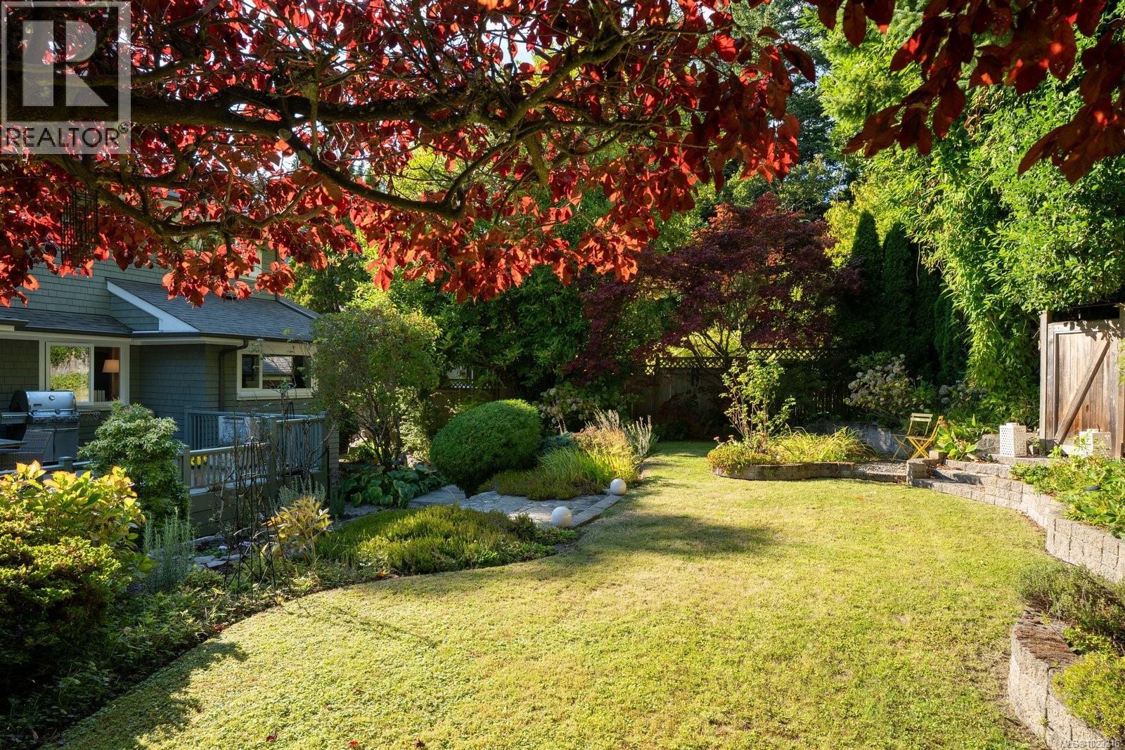 2944 Tudor Ave, Saanich, British Columbia  V8N 1M1 - Photo 51 - 1023216