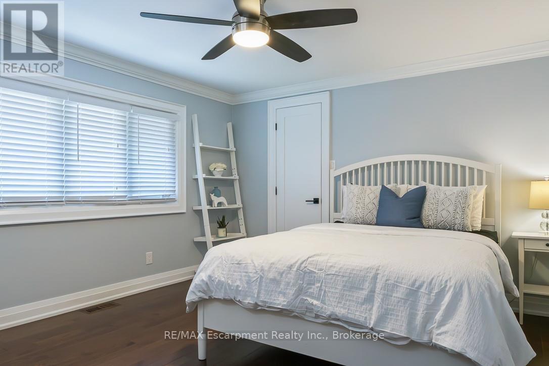 484 Aspen Forest Drive, Oakville, Ontario  L6J 6H7 - Photo 17 - W12837064