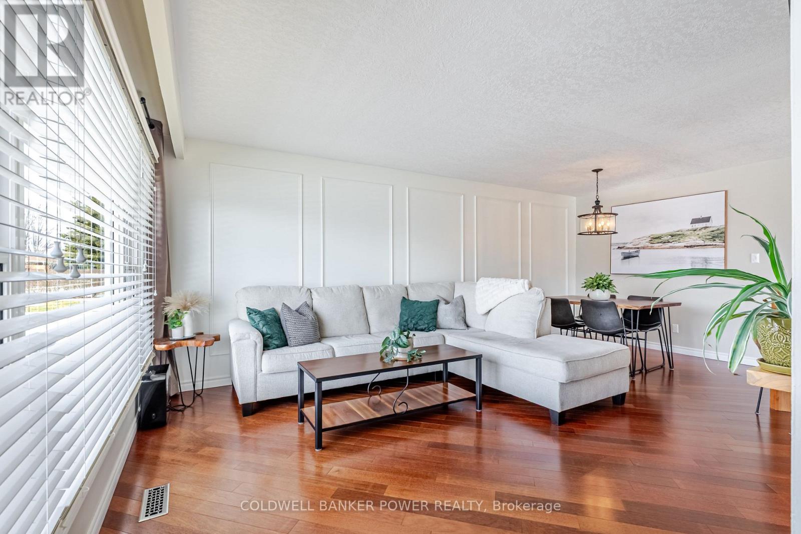 18 Stirling Crescent, St. Thomas, Ontario  N5P 3R3 - Photo 4 - X12838140