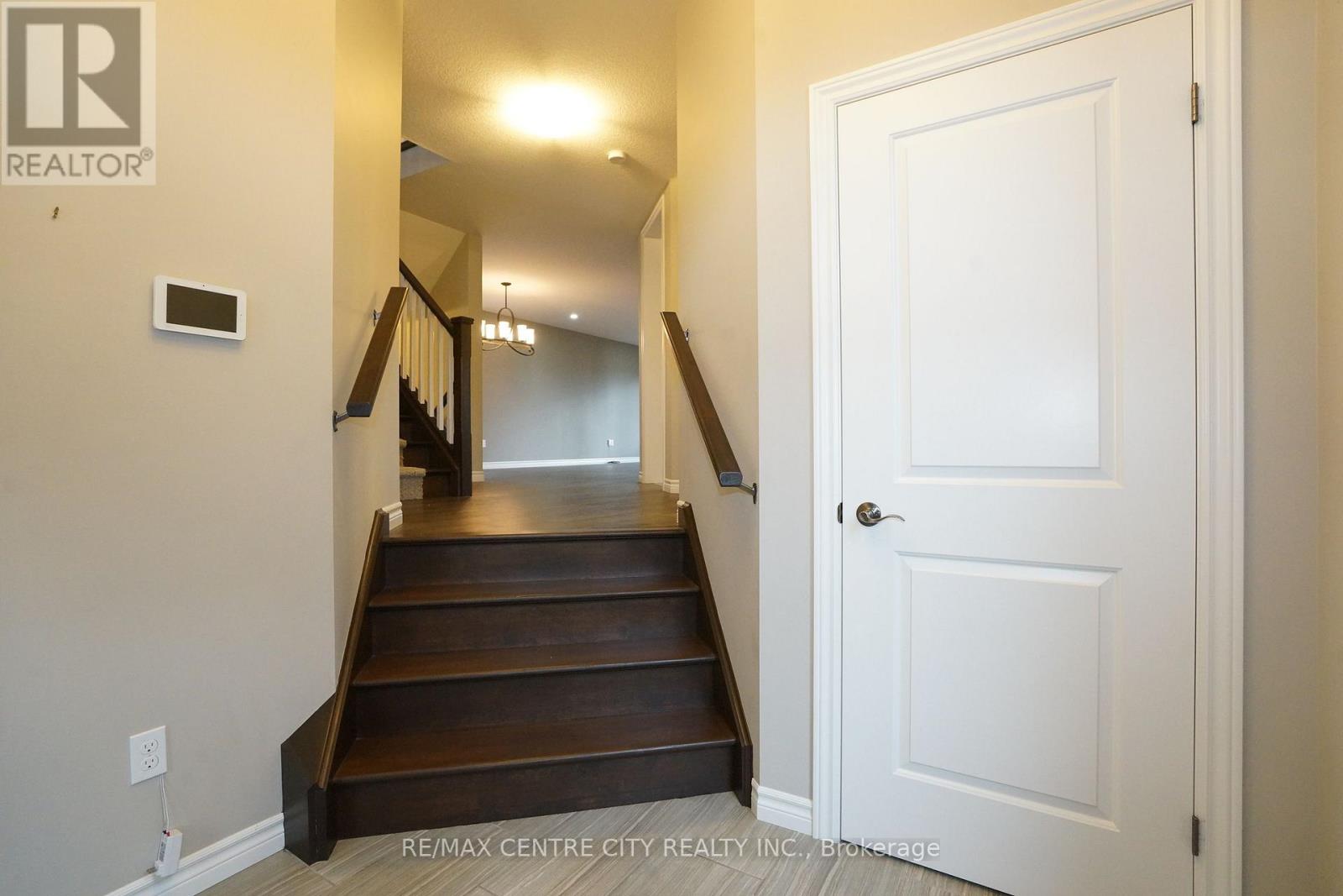 1509 Horseshoe Crescent, London North, Ontario  N5X 0L4 - Photo 3 - X12838176