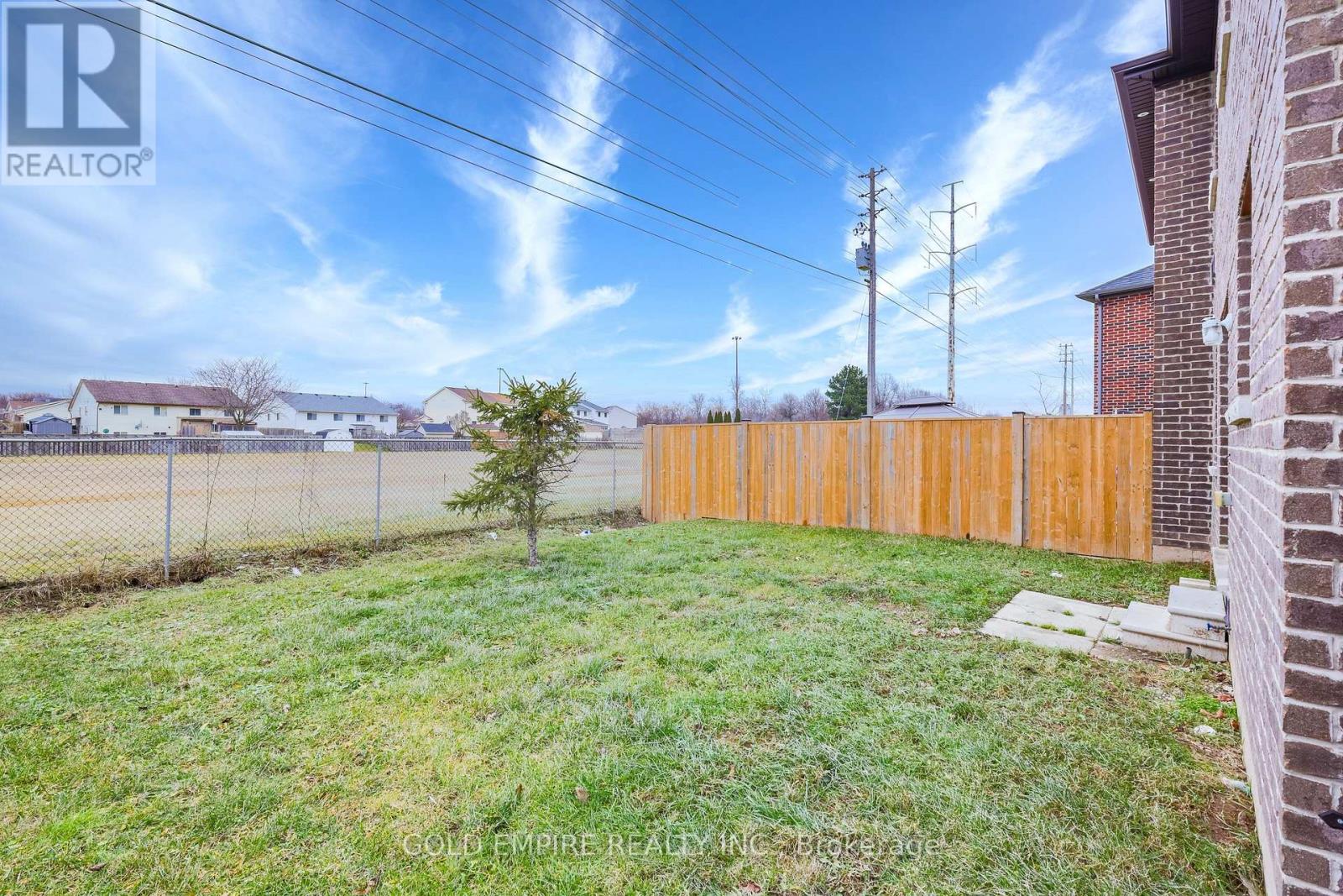 7511 Marpin Court, Niagara Falls, Ontario  L2H 0P3 - Photo 4 - X12838280