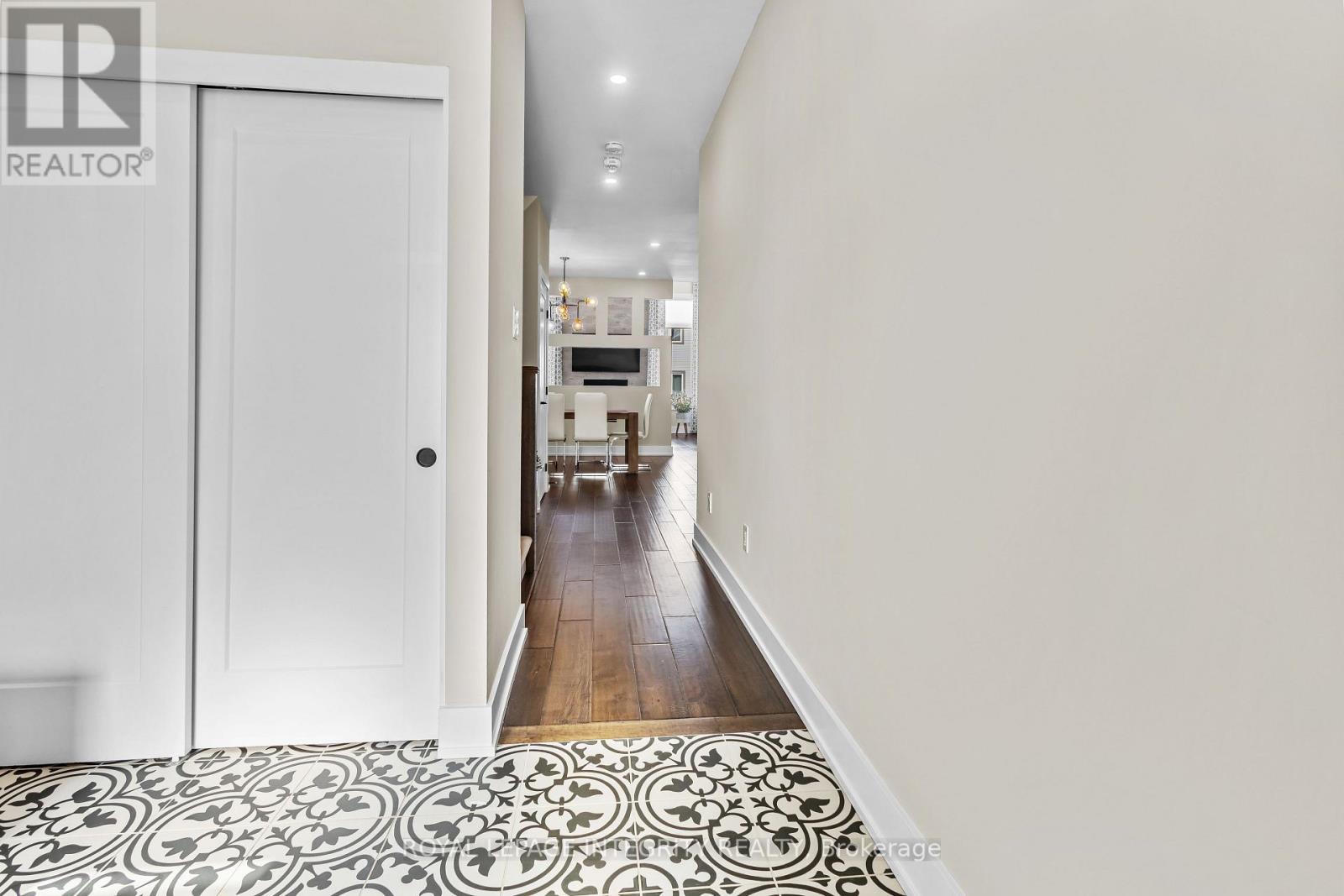 332 Haliburton Heights, Ottawa, Ontario  K2V 0G1 - Photo 3 - X12838350