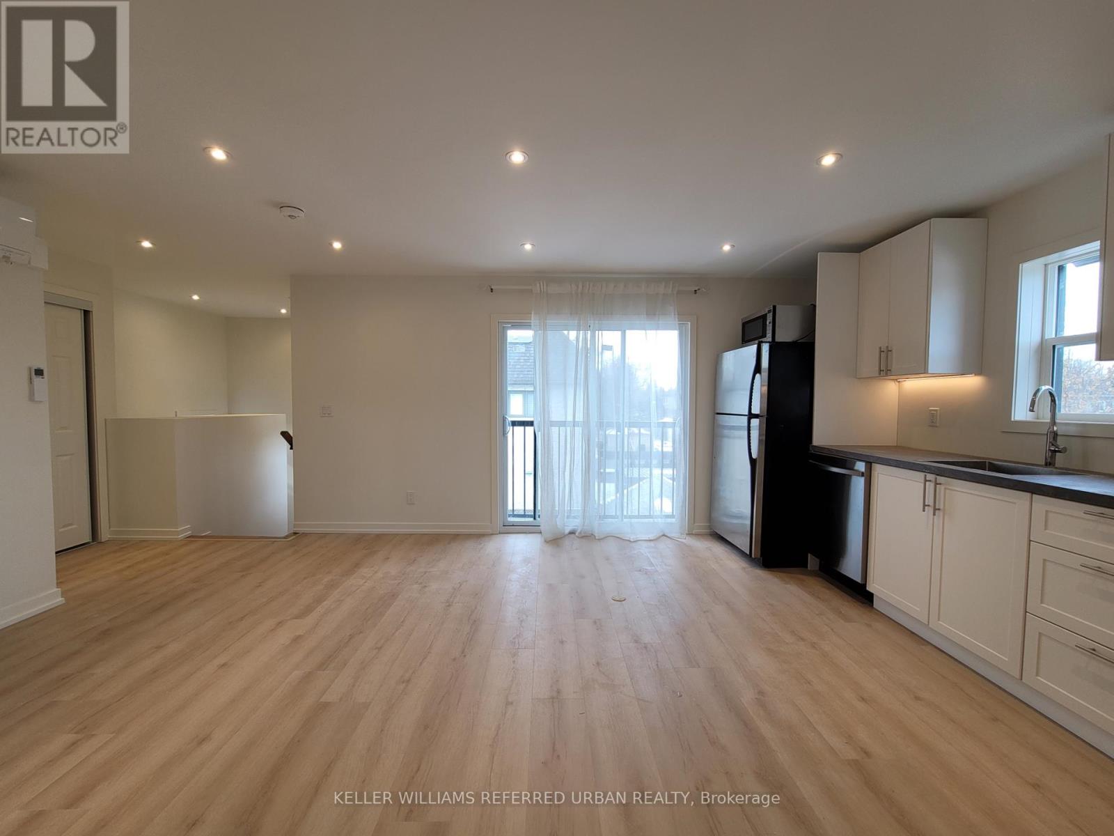 2 - 84 Foch Avenue, Toronto, Ontario  M8W 3X6 - Photo 4 - W12780472