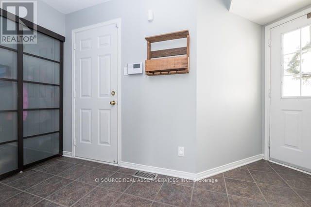 37 Steel Street, Ottawa, Ontario  K1J 8V4 - Photo 3 - X12837686