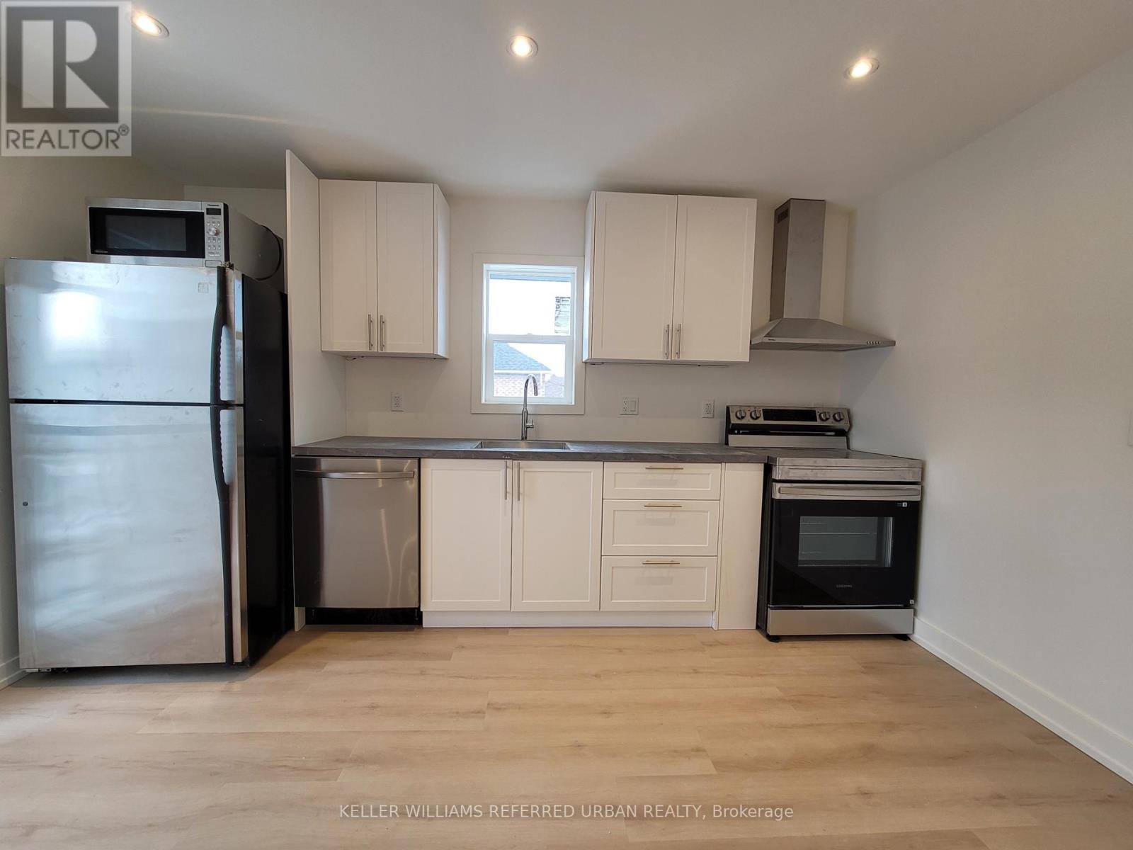 2 - 84 Foch Avenue, Toronto, Ontario  M8W 3X6 - Photo 2 - W12780472