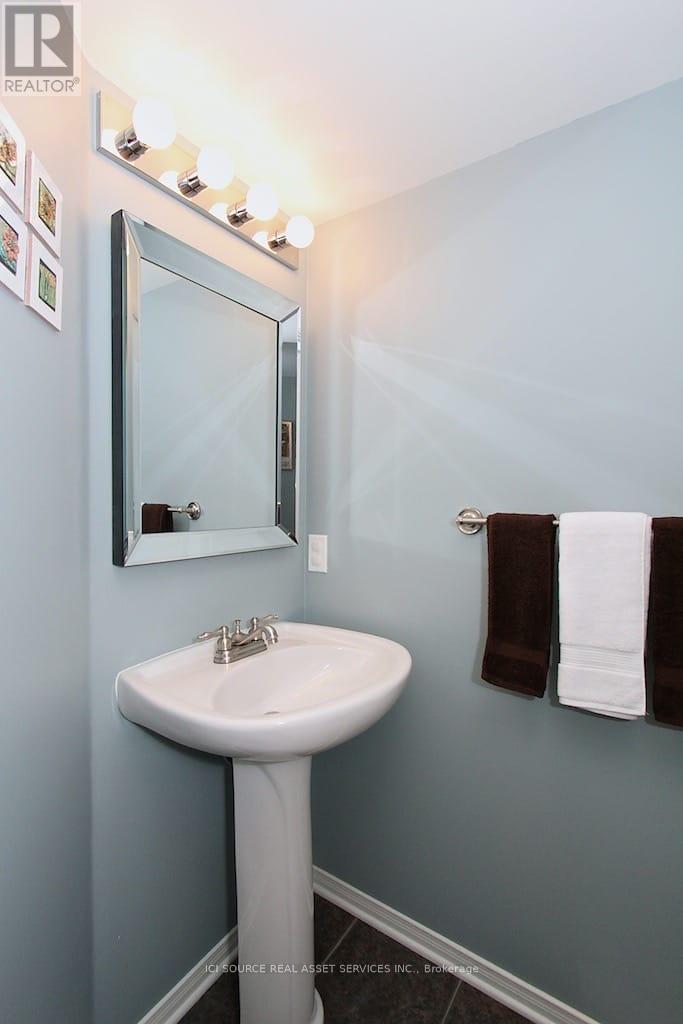 37 Steel Street, Ottawa, Ontario  K1J 8V4 - Photo 4 - X12837686