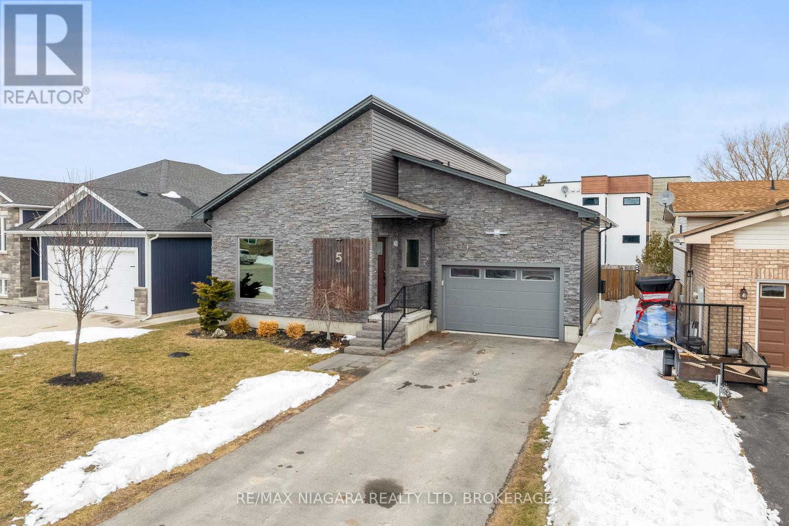 5 Heron Pointe Road, Port Colborne, Ontario  L3K 6A9 - Photo 2 - X12838248