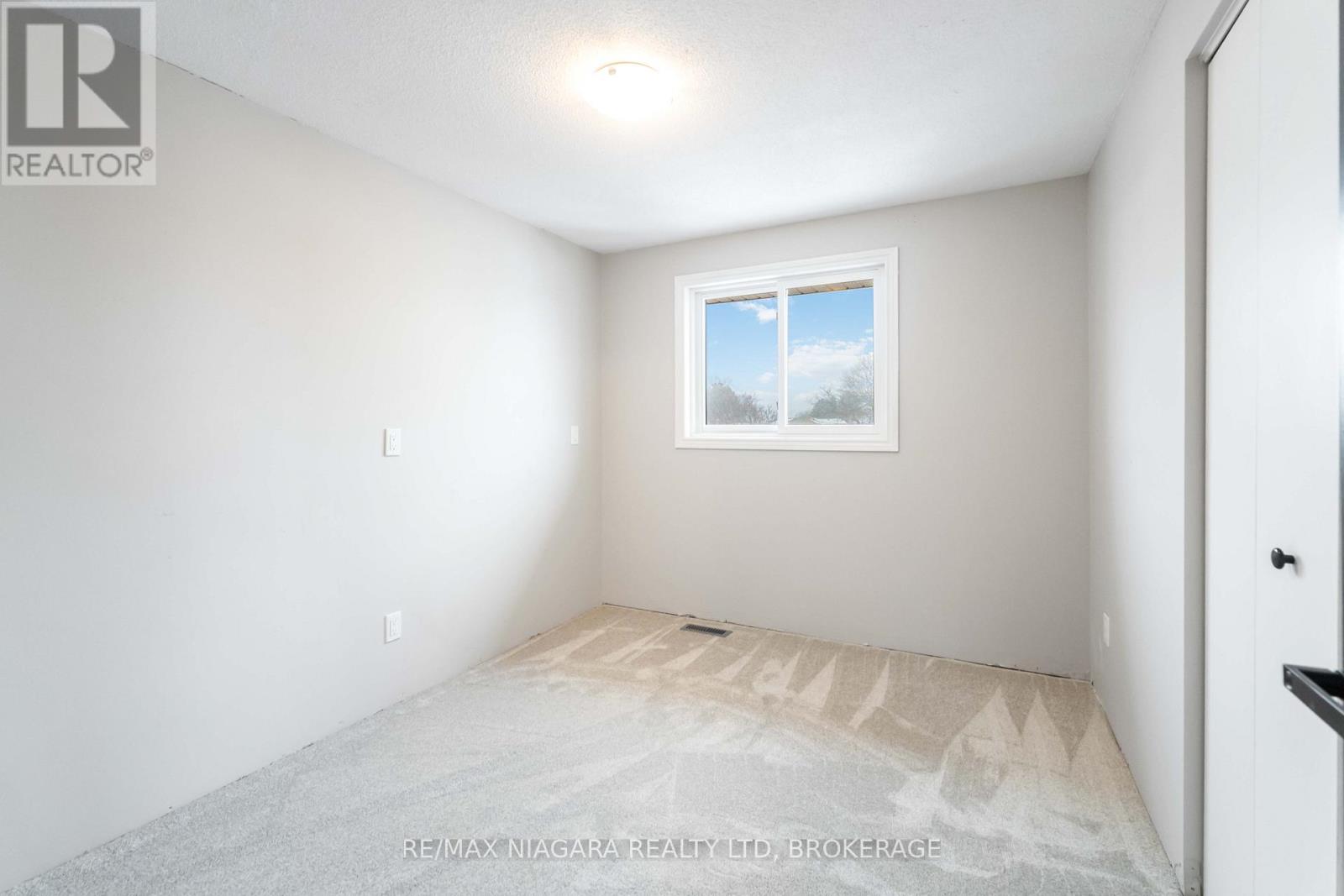 10 Donegel Place, Hamilton, Ontario  L9A 4Z6 - Photo 17 - X12838270