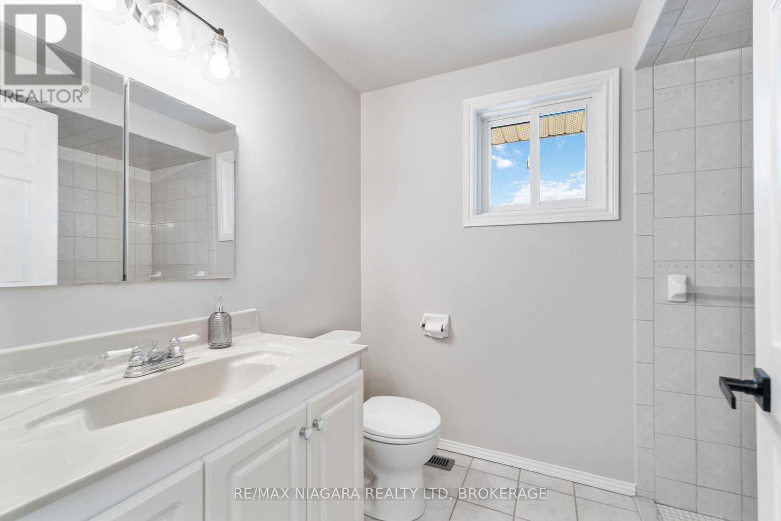 10 Donegel Place, Hamilton, Ontario  L9A 4Z6 - Photo 22 - X12838270