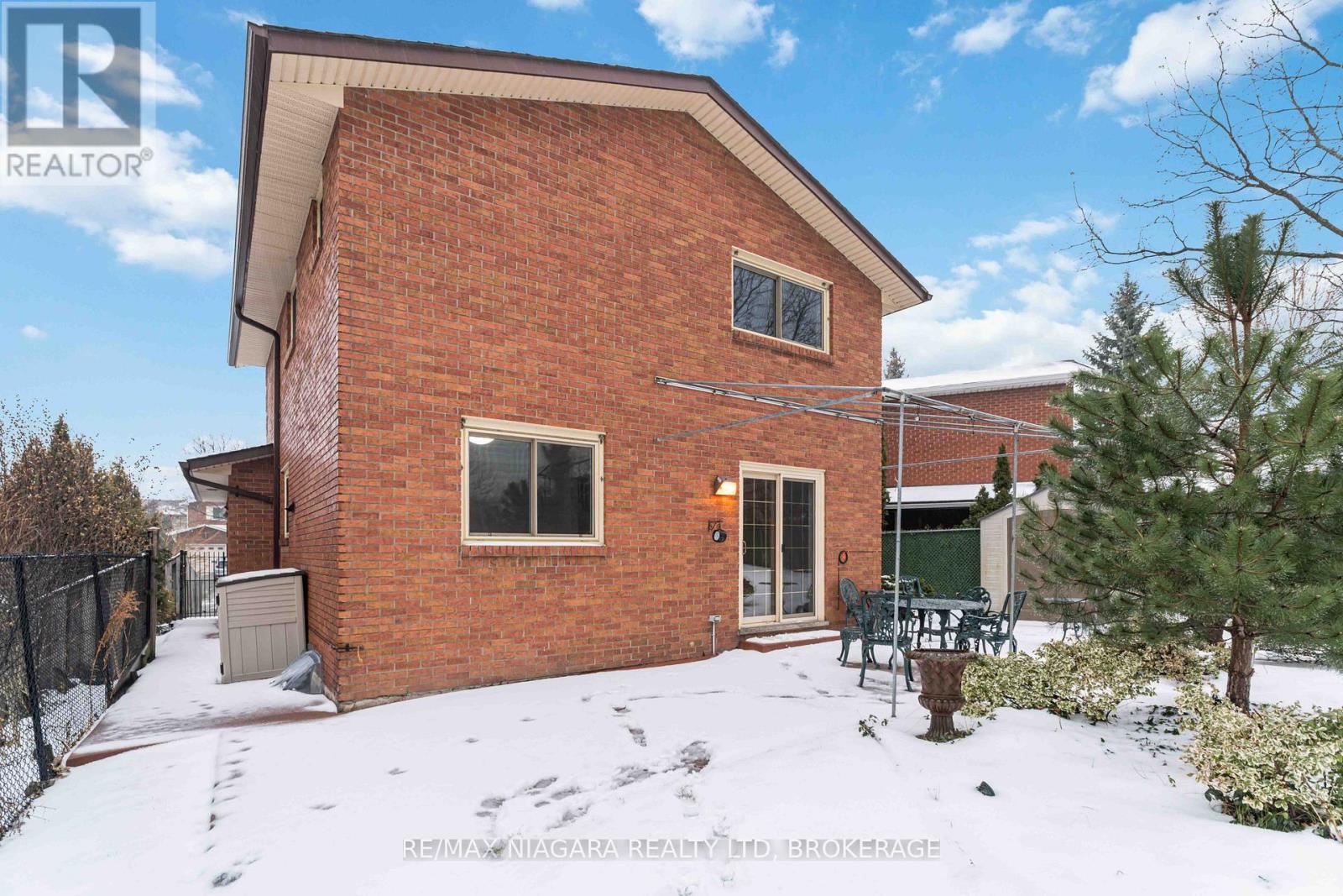 10 Donegel Place, Hamilton, Ontario  L9A 4Z6 - Photo 31 - X12838270