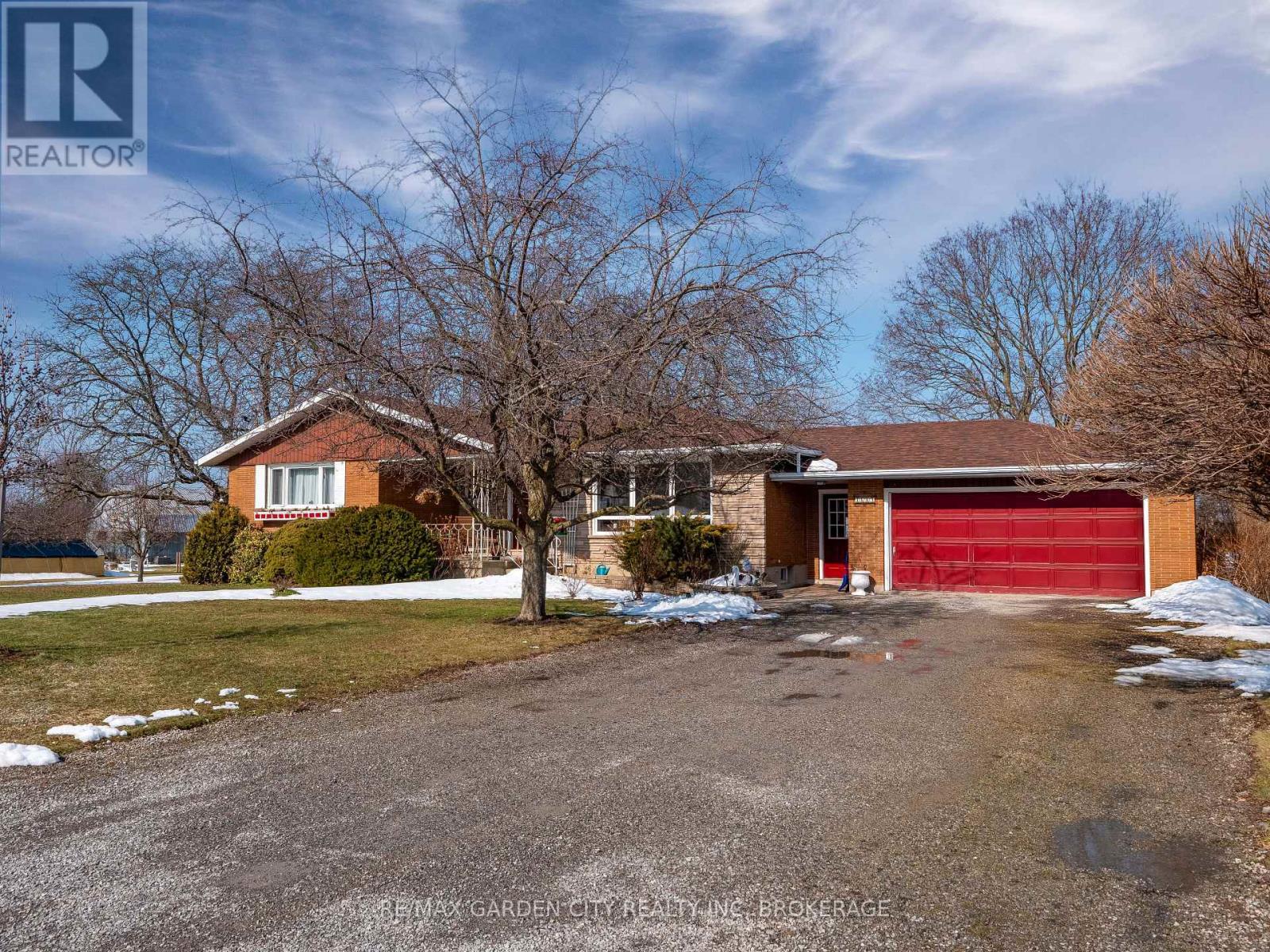 1609 Pelham Road, St. Catharines, Ontario  L2R 6P7 - Photo 2 - X12838272
