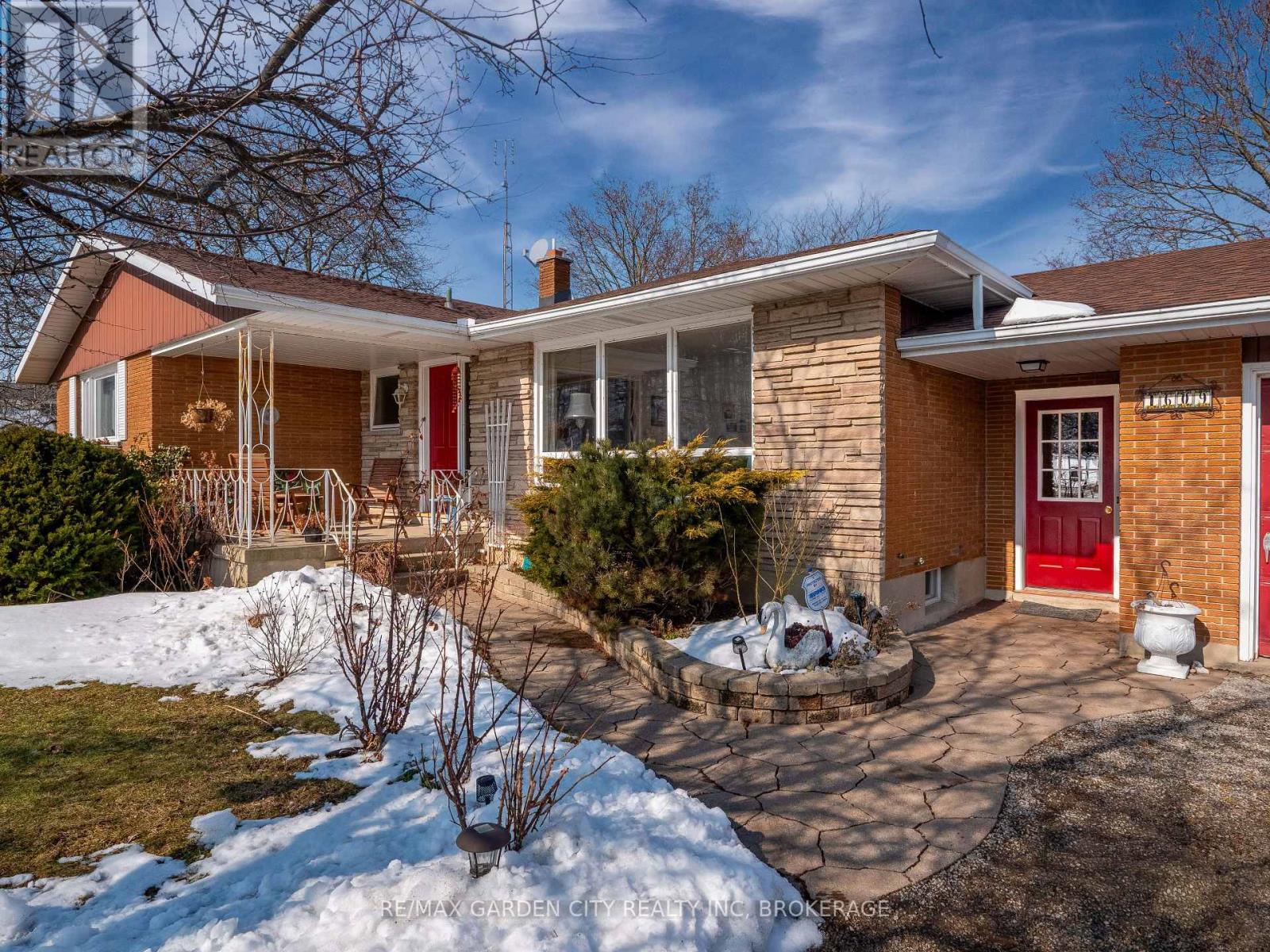 1609 Pelham Road, St. Catharines, Ontario  L2R 6P7 - Photo 3 - X12838272