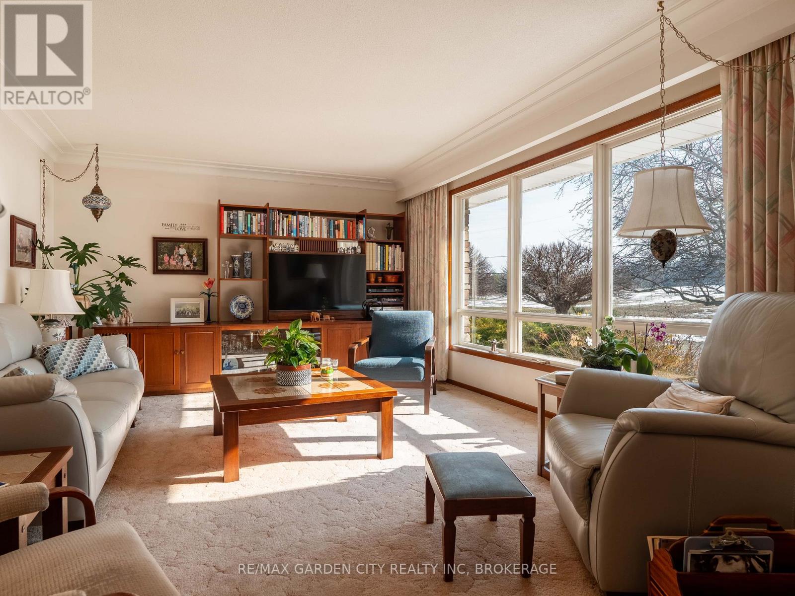 1609 Pelham Road, St. Catharines, Ontario  L2R 6P7 - Photo 9 - X12838272