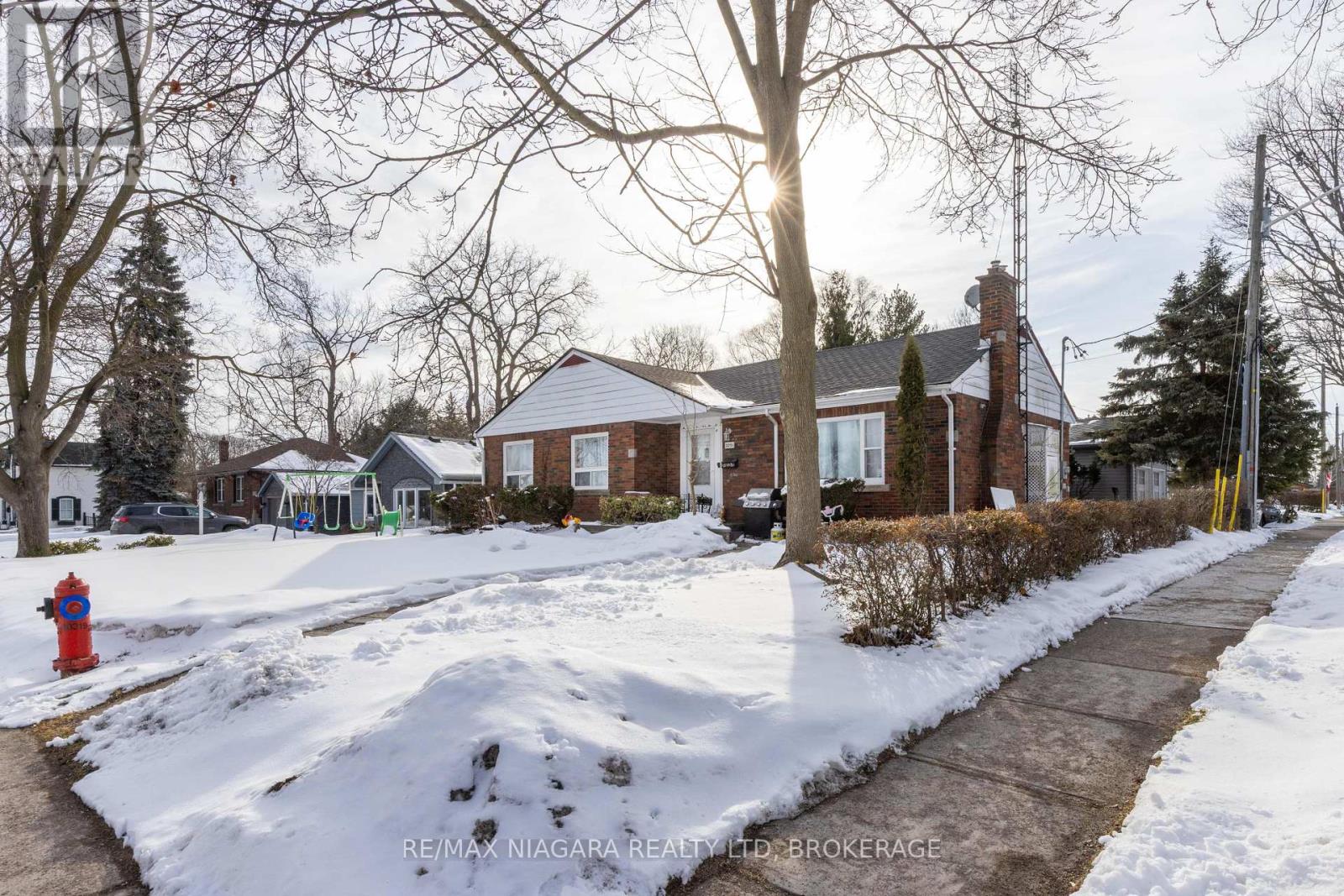 3251 Saint Paul Avenue, Niagara Falls, Ontario  L2J 2M2 - Photo 4 - X12838292