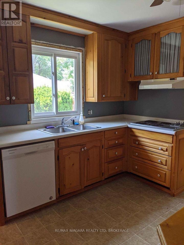 3251 Saint Paul Avenue, Niagara Falls, Ontario  L2J 2M2 - Photo 7 - X12838292