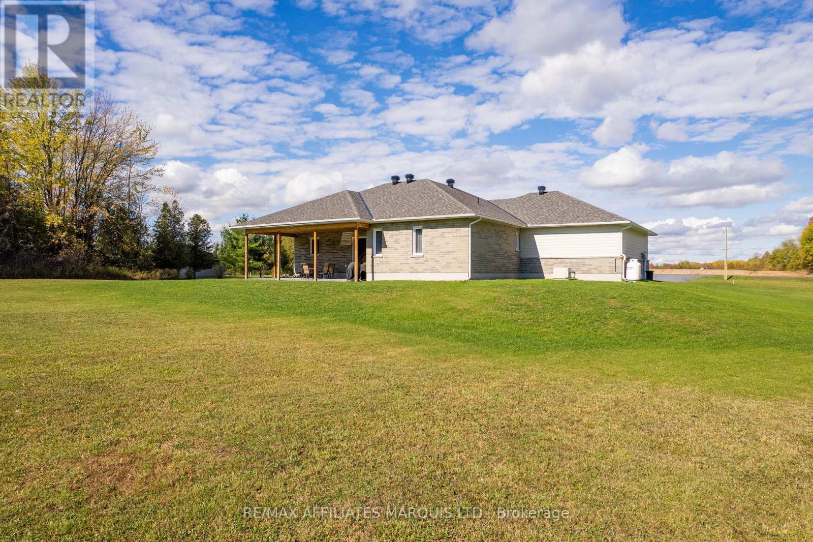 17026 Myers Road, South Stormont, Ontario  K0C 2A0 - Photo 2 - X12705964