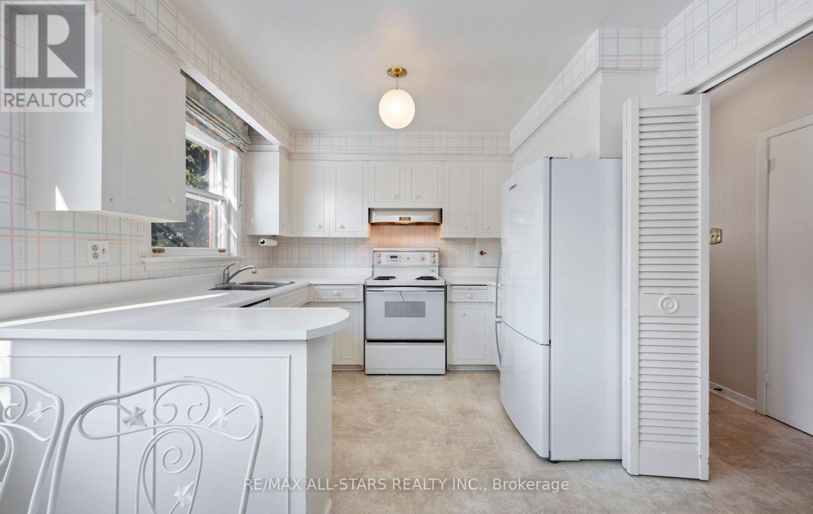 28 Montressor Drive, Toronto, Ontario  M2P 1Z1 - Photo 14 - C12838126