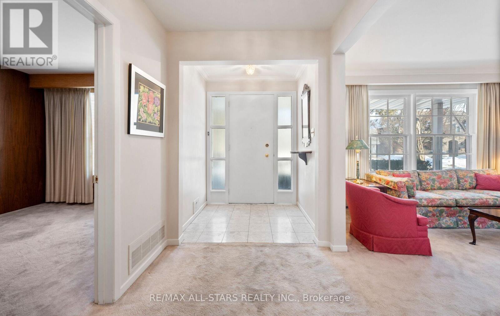 28 Montressor Drive, Toronto, Ontario  M2P 1Z1 - Photo 3 - C12838126