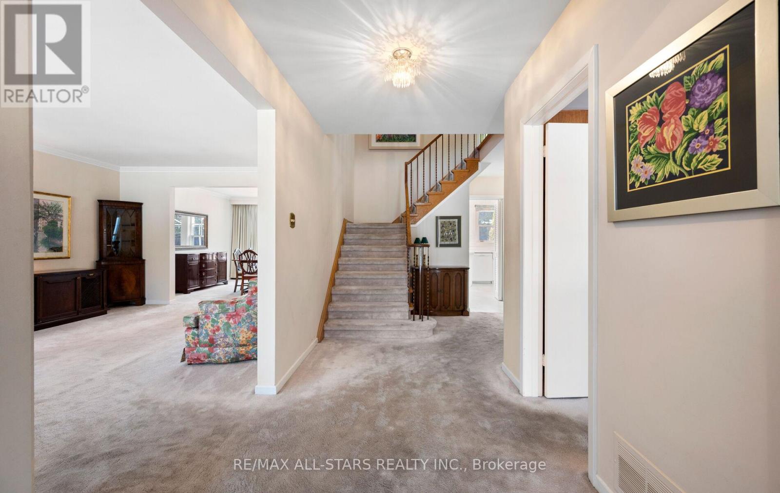 28 Montressor Drive, Toronto, Ontario  M2P 1Z1 - Photo 4 - C12838126