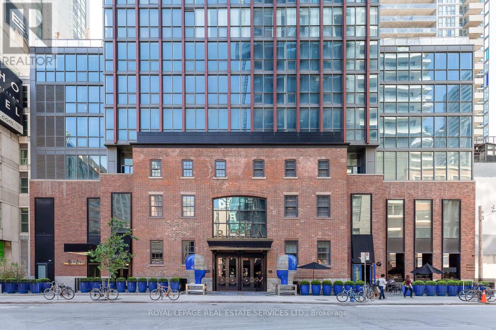 2301 - 88 Blue Jays Way, Toronto, Ontario  M5V 0L7 - Photo 2 - C12838188